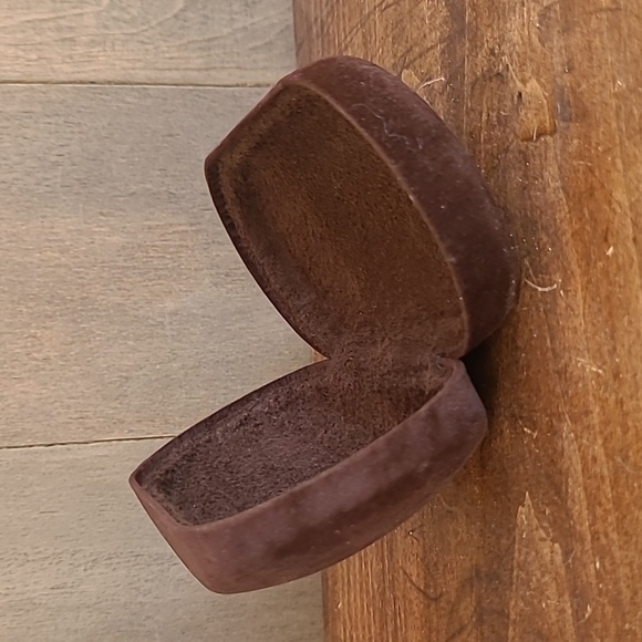 Tom Ford Sunglass Case Women/Men/Unisex Brown Oval Sunglass Holder - Picture 5 of 9